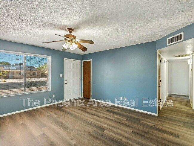 Building Photo - 3109 E Pueblo Ave