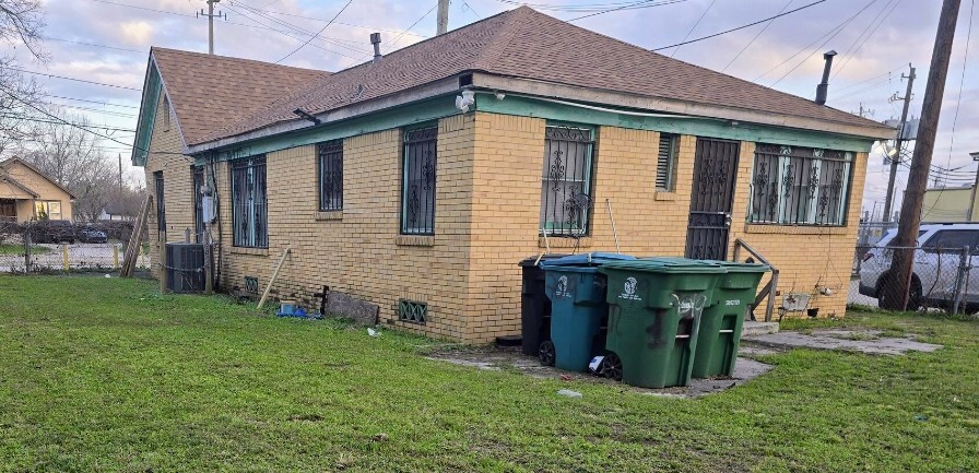 Building Photo - 7019 Fulton St