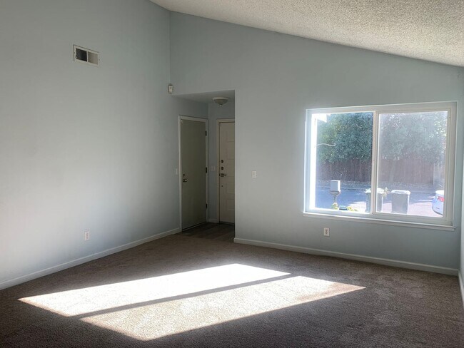Building Photo - Beautifully Maintained Fairfield Home is A...