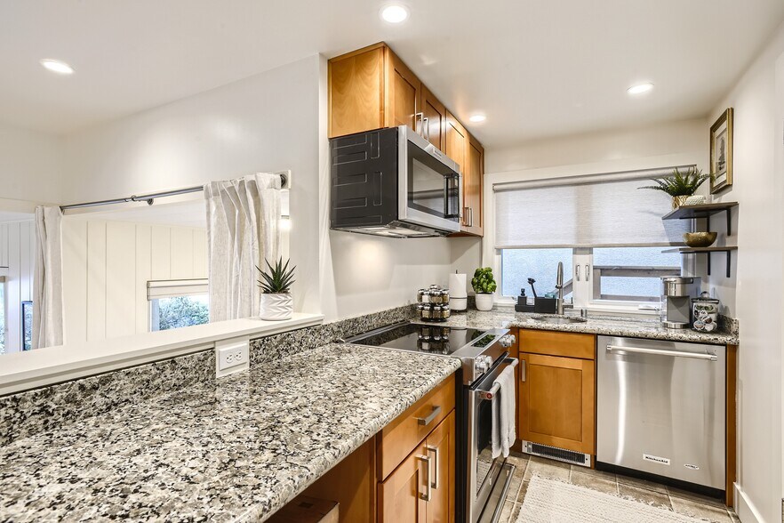 Building Photo - 4400 55th Ave NE