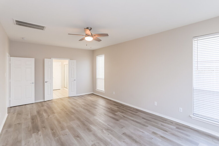 Building Photo - 6300 Redeagle Creek Dr