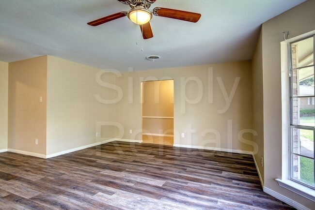Building Photo - 6426 Chapman Dr