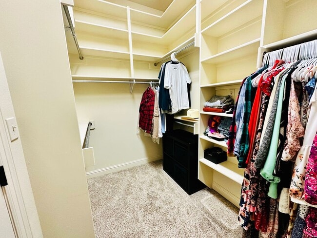 Building Photo - 459 Long Acre Dr