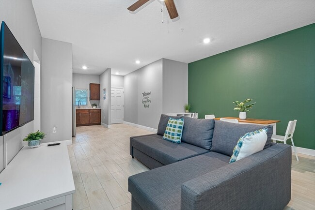 Building Photo - 1801 W Sligh Ave