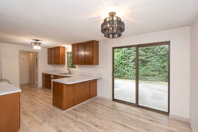 Building Photo - Duplex in Quiet Area of Sequim