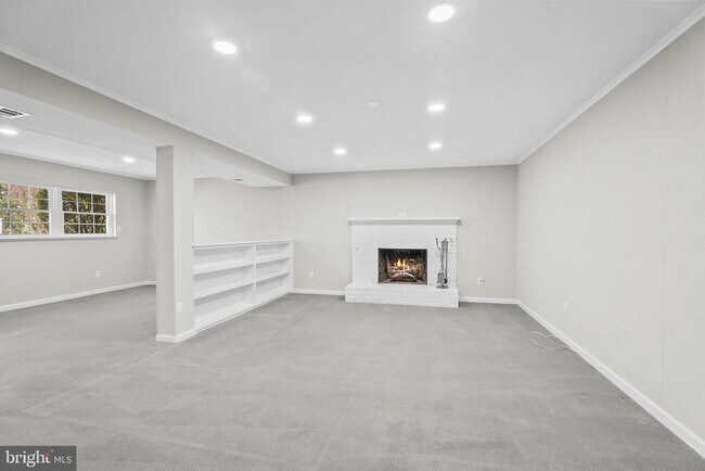 Building Photo - 6321 Higham Dr