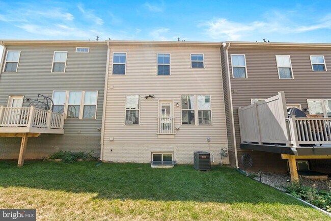 Building Photo - 6056 Murray Terrace