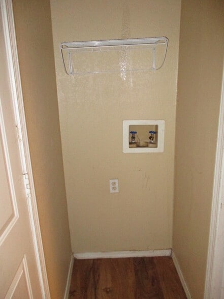 Building Photo - 1936 Lariat Cir