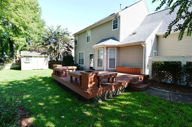 Building Photo - Lakefront home in Grassfield School District