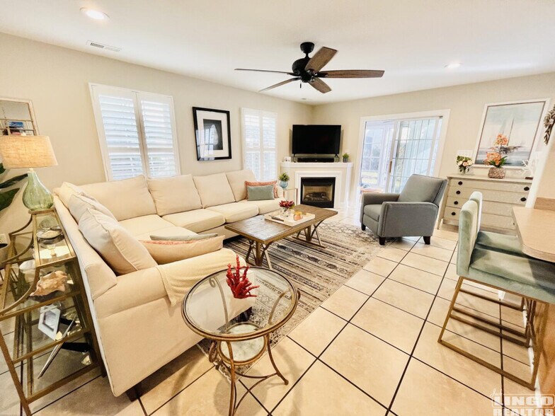 Living Room - 20256 Simonton Ct