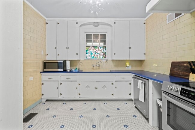 Building Photo - 1919 Rosenberg St