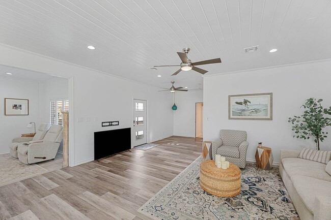 Building Photo - Charming 1BR plus bonus room, 2 full bath ...