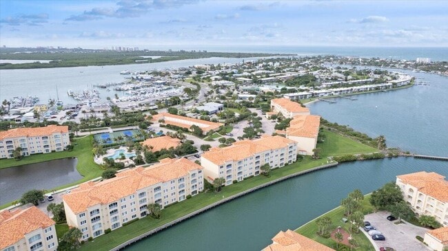 Building Photo - 5 Harbour Isle Dr E