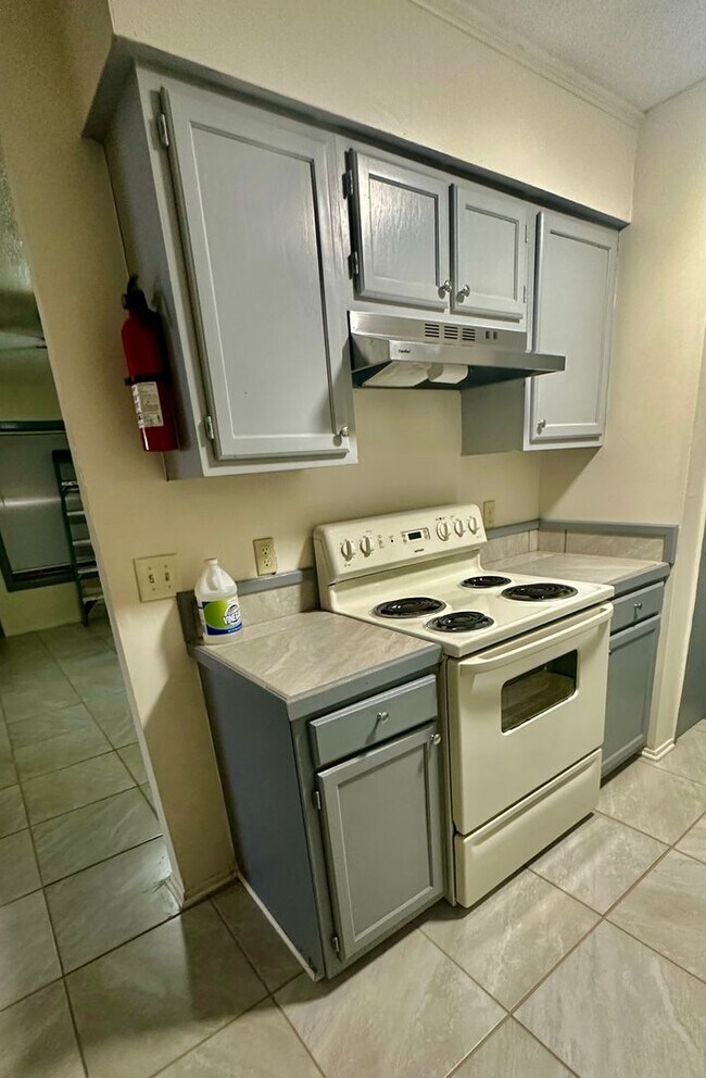 Building Photo - 220 Marigny Cir