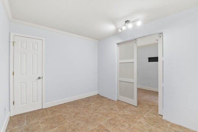Building Photo - 15811 Vinemoss Ln