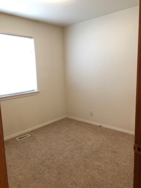 Building Photo - Available NOW! 3bed/2bath Home in Southeas...