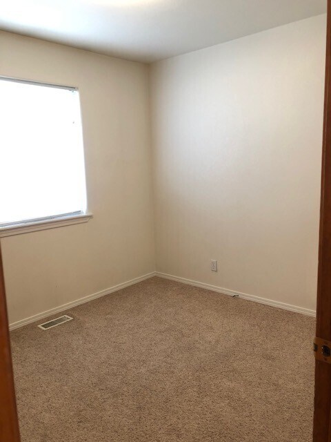 Building Photo - Available NOW! 3bed/2bath Home in Southeast Boise