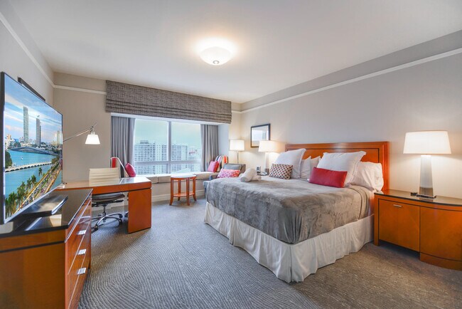 Building Photo - 1441 Brickell Ave