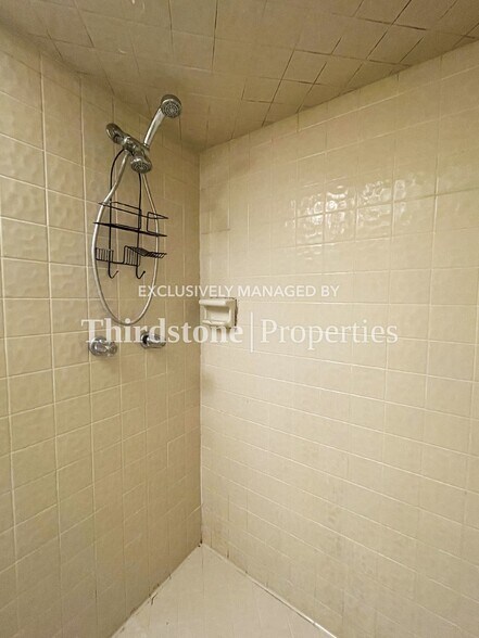 Building Photo - 5128 Indian Lakes Ct