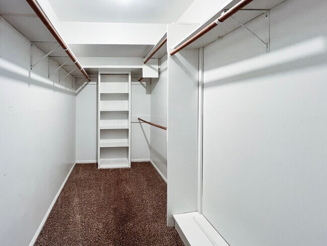 Building Photo - 401 Rolling Hills Dr W