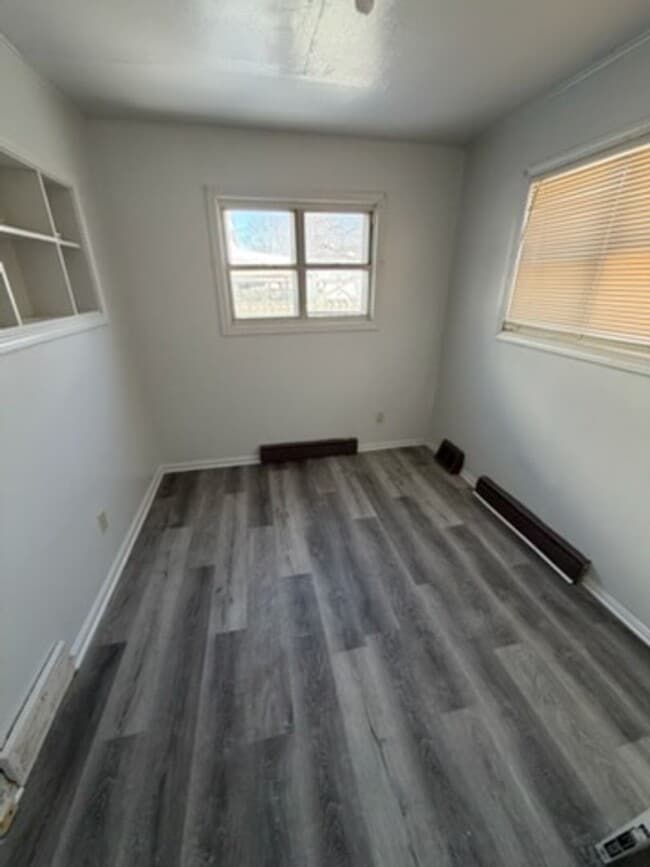 Building Photo - Charming 3-Bedroom Property in Prime Location