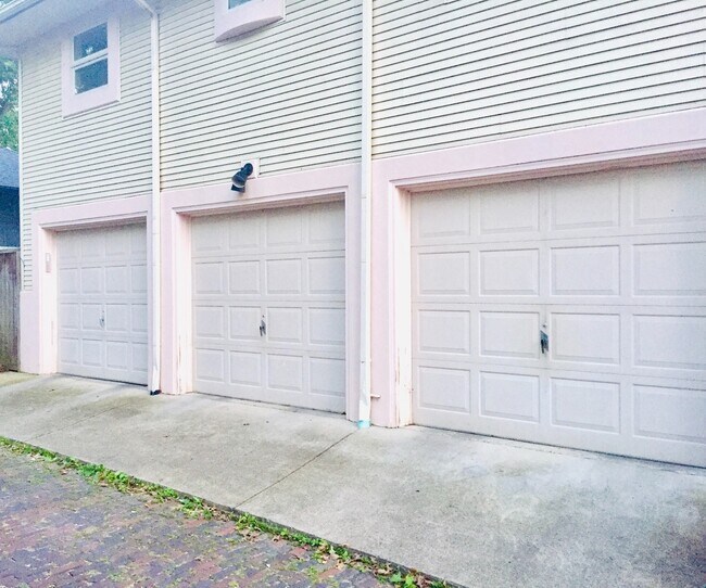 Building Photo - 1243 Cherokee Road- Carriage House (Highla...