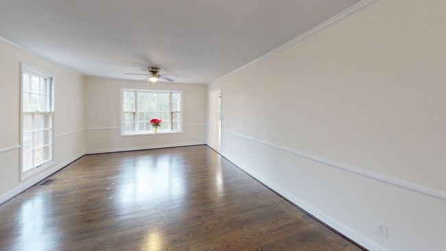 Building Photo - Beautifully renovated Westmoreland home!