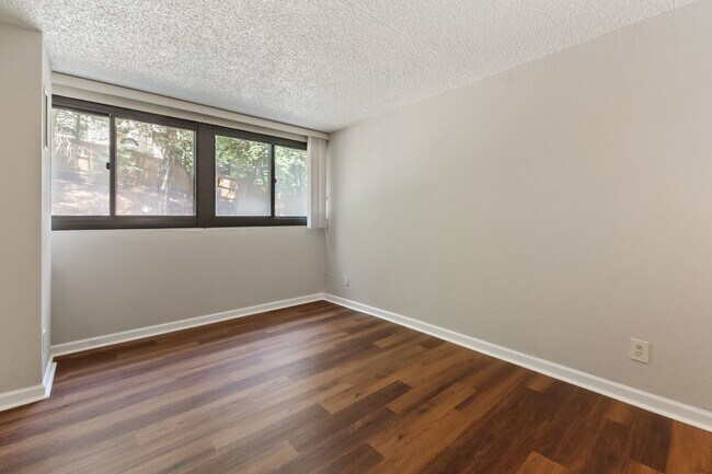 Building Photo - 5911 Edsall Rd