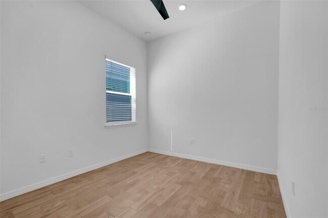 Building Photo - 10393 Pk Ests Ave
