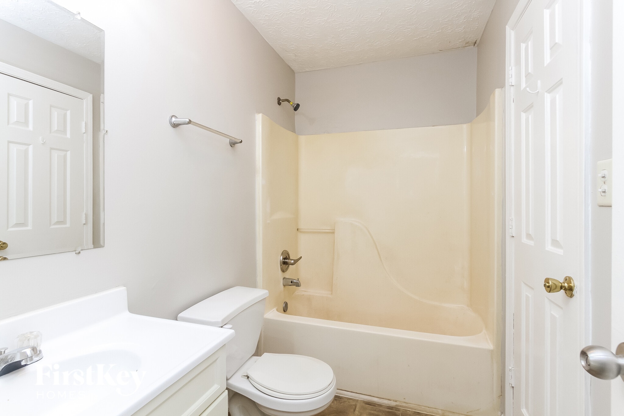 Building Photo - 4217 FairOaks Dr