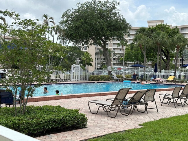 Building Photo - 2651 S Course Dr