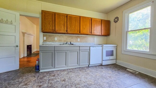 Primary Photo - 318 Ransom Rd