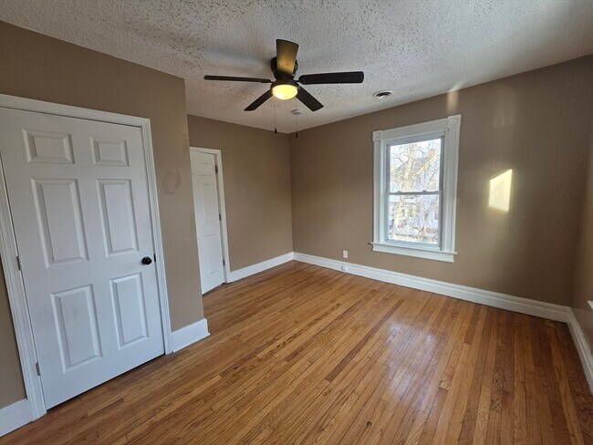 Building Photo - 184 King St