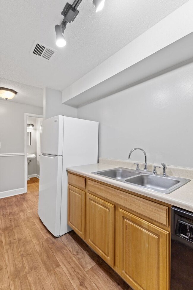 Building Photo - 3534 E Fall Creek Pkwy N Dr