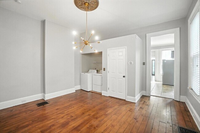 Building Photo - 843 Overton St
