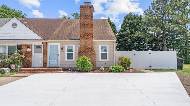 Primary Photo - Dam Neck Estates Townhomes