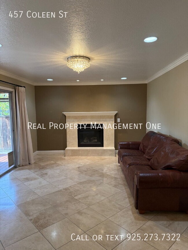 Building Photo - 457 Coleen St