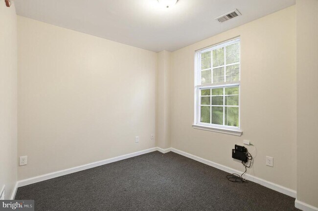 Building Photo - 2238 N Park Ave