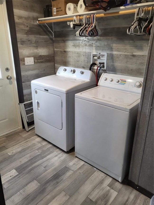 Building Photo - 192 Lazy River Ln