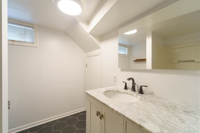 Building Photo - Quaint 2 Bedroom 2 Bath Cottage Style Home Near Rock Creek in Bethesda