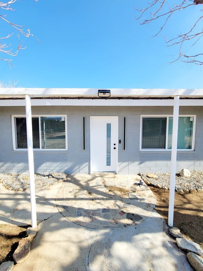 Building Photo - 36744 Vista del Lago St