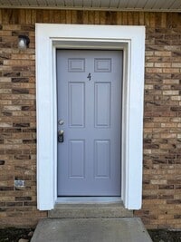 Building Photo - W Ray