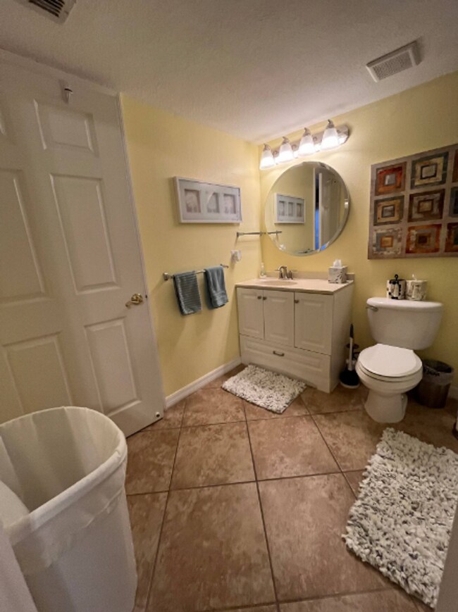 Building Photo - Stunning 1-Bedroom Condo in Seminole – Just 5 Minutes from the Beach!