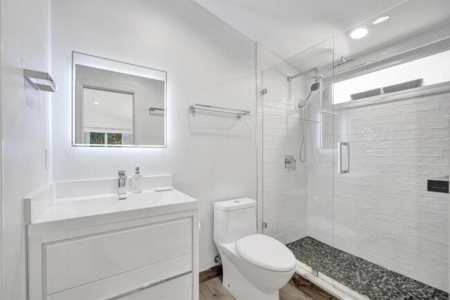 Building Photo - 2616 NE 27th Terrace