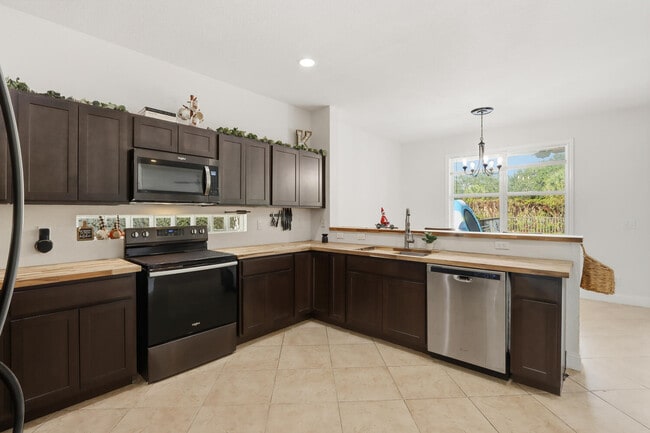 Building Photo - 1085 Center Stone Ln