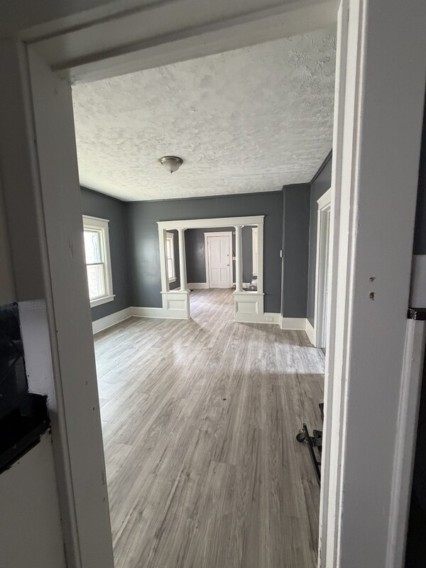 Building Photo - 1137 E 66th St