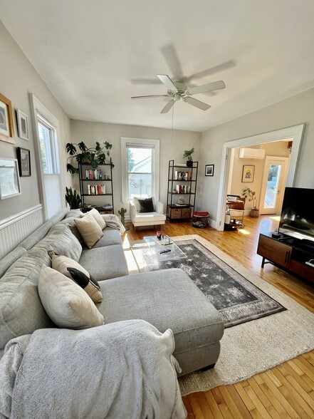 Building Photo - 427 Preble St
