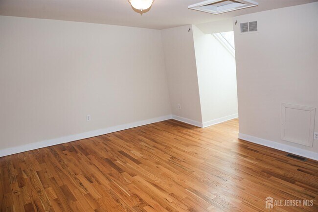 Building Photo - 93 Tennyson Dr