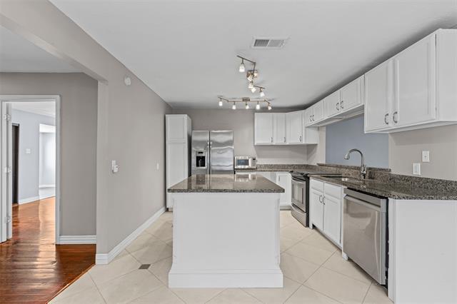 Building Photo - 2117 W Lotus Ave