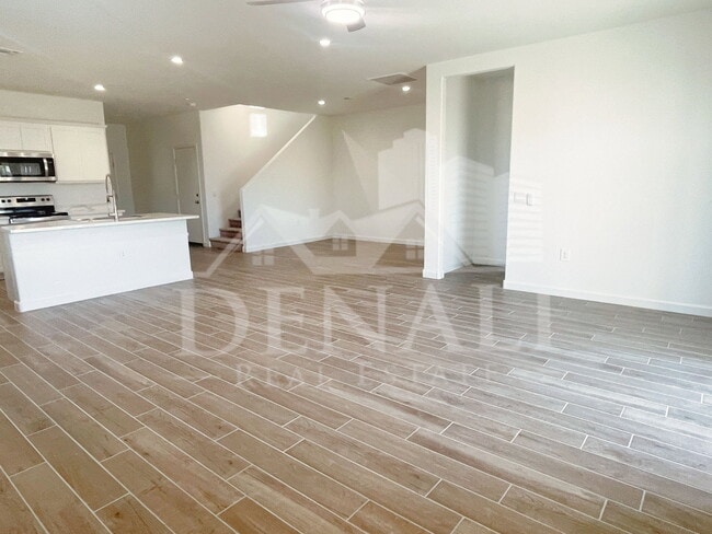 Building Photo - 2760 W Stradling Ave